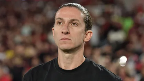 RJ - RIO DE JANEIRO - 09/11/2025 - BRASILEIRO A 2025, FLAMENGO X SANTOS - Filipe Luis tecnico do Flamengo durante partida contra o Santos no estadio Maracana pelo campeonato Brasileiro A 2025. Foto: Thiago Ribeiro/AGIF