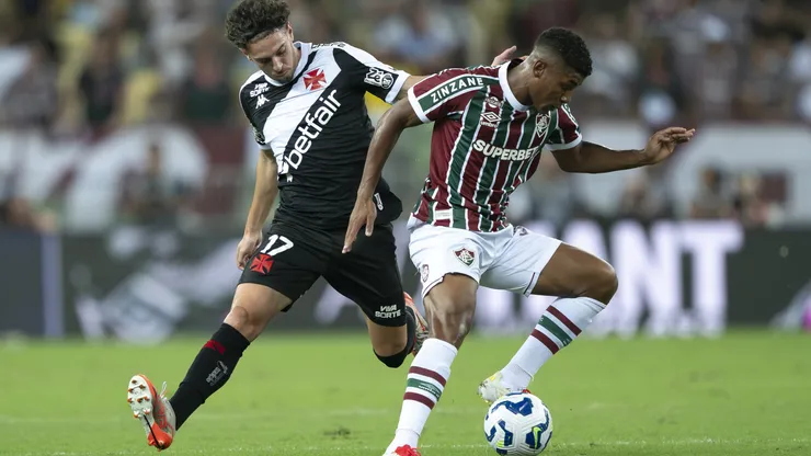 Nuno Moreira e Hércules disputando o clássico carioca - Foto: Jorge Rodrigues/AGIF