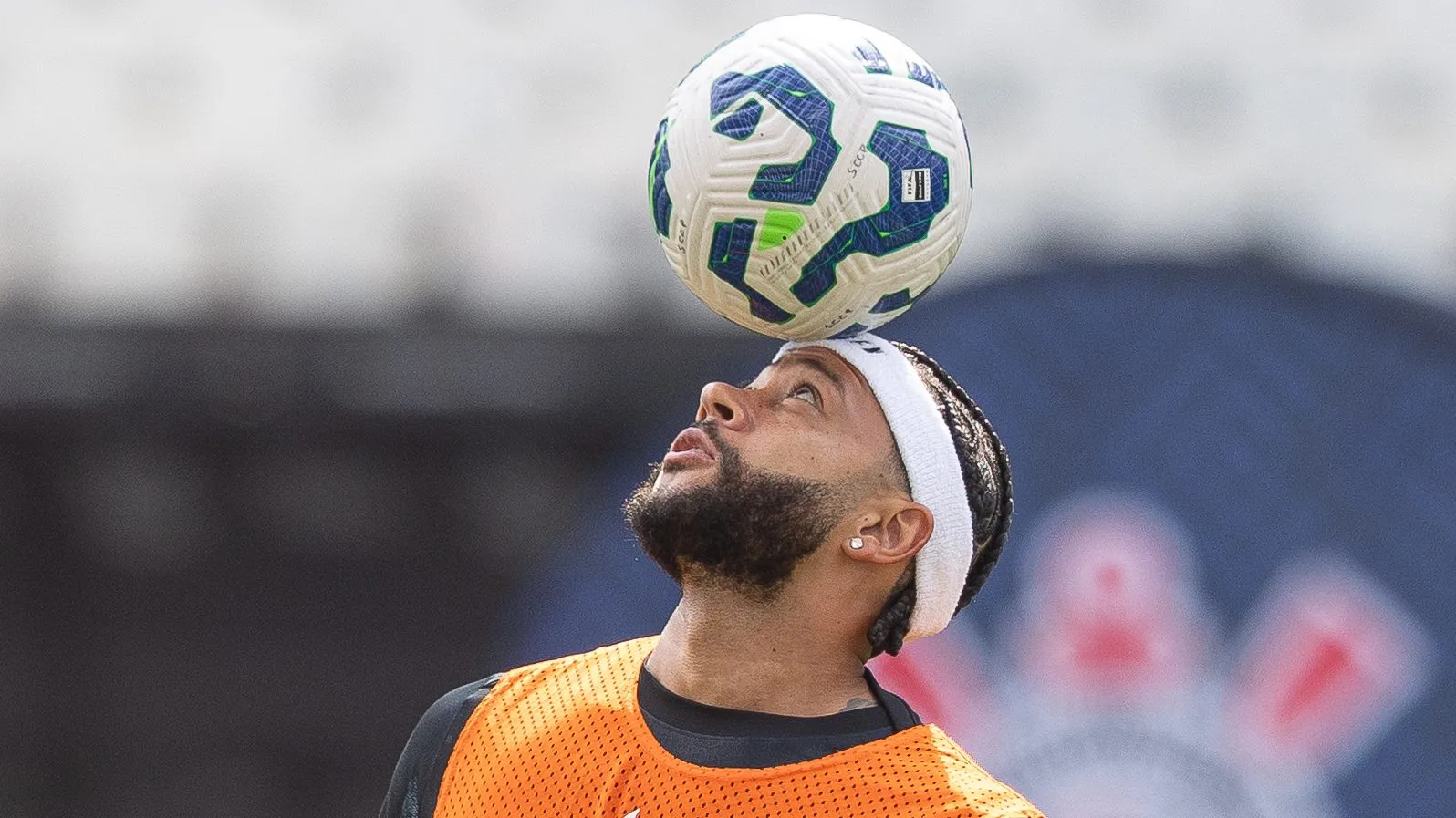 Memphis Depay em treino do Corinthians. Foto: Joisel Amaral/AGIF
