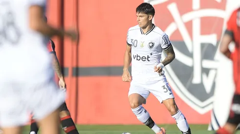 BA - SALVADOR - 09/11/2025 - BRASILEIRO A 2025, VITORIA X BOTAFOGO - Joaquin Correa jogador do Botafogo durante partida contra o Vitoria no estadio Barradao pelo campeonato Brasileiro A 2025. Foto: Jhony Pinho/AGIF