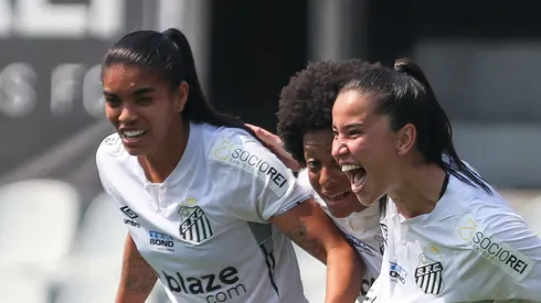 Jogadoras do Santos. Foto: Reinaldo Campos/AGIF