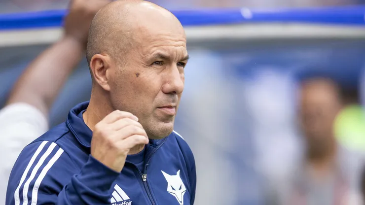 Leonardo Jardim pelo Cruzeiro durante partida no Mineirão - Foto: Fernando Moreno/AGIF