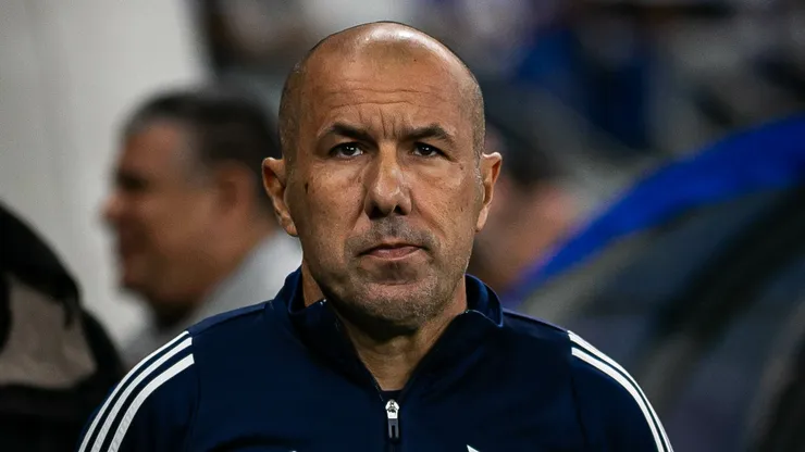 MG - BELO HORIZONTE - 13/07/2025 - BRASILEIRO A 2025, CRUZEIRO X GREMIO - Leonardo Jardim tecnico do Cruzeiro durante partida contra o Gremio no estadio Mineirao pelo campeonato Brasileiro A 2025. Foto: Fernando Moreno/AGIF