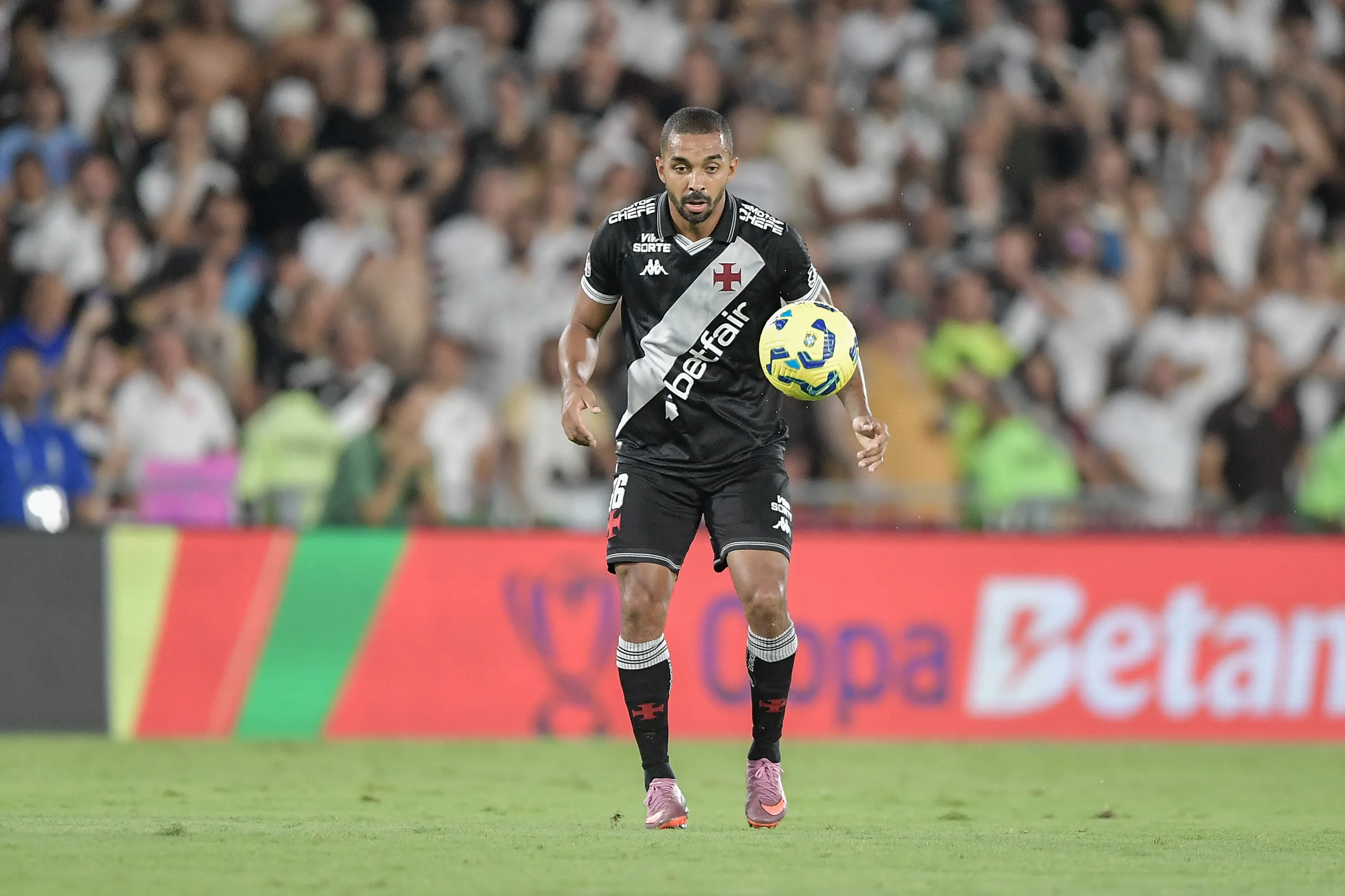 RJ – RIO DE JANEIRO – 14/12/2025 – COPA DO BRASIL 2025, FLUMINENSE X VASCO – Paulo Henrique jogador do Vasco durante partida contra o Fluminense no estadio Maracana pelo campeonato Copa Do Brasil 2025. Foto: Thiago Ribeiro/AGIF