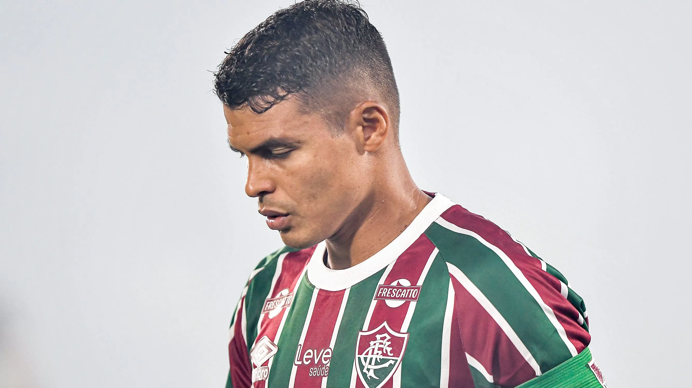 Thiago Silva se despede do elenco e aumenta rumores sobre saída do Fluminense