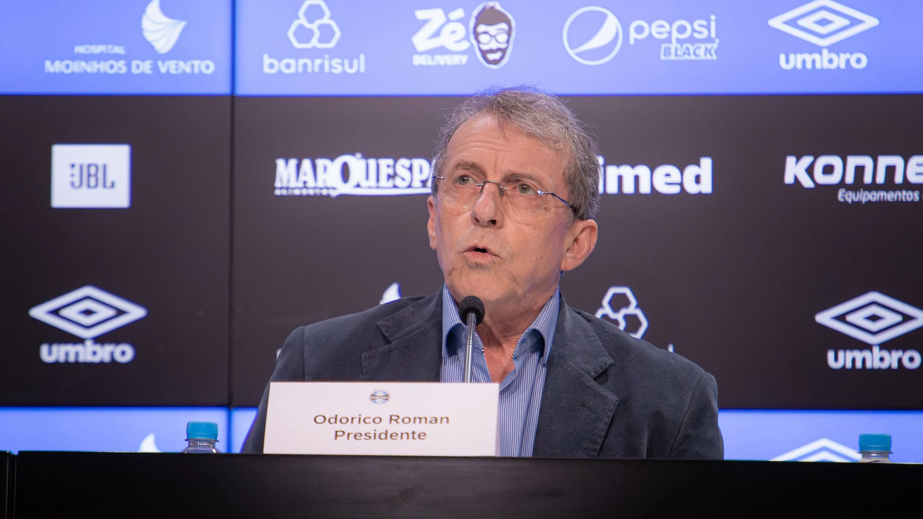Odorico Roman, novo presidente do Grêmio, vai em busca de meia para Luís Castro – Foto: Maxi Franzoi/AGIF