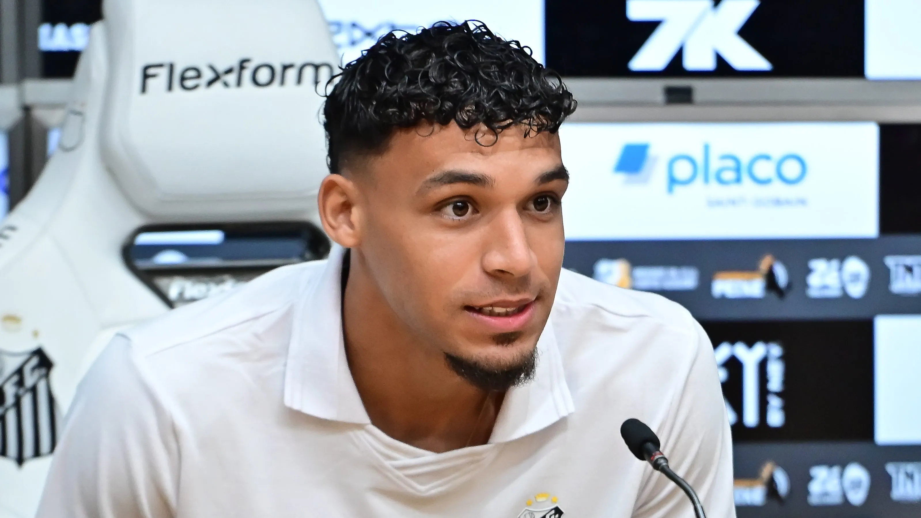 Victor Hugo no Santos. Foto: Jota Erre/AGIF