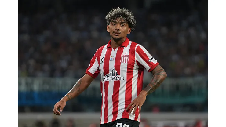 SANTIAGO DEL ESTERO, ARGENTINA - DECEMBER 13: Cristian Medina of Estudiantes La Plata looks on during the Torneo Clausura Betano 2025 Final match between Racing Club and Estudiantes at Estadio Unico Madre de Ciudades on December 13, 2025 in Santiago del Estero, Argentina. (Photo by Joaquín Camiletti/Getty Images)