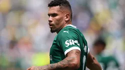 PHILADELPHIA, PENNSYLVANIA - JUNE 28: Paulinho #10 of Palmeiras looks on during the FIFA Club World Cup 2025 round of 16 match between SE Palmeiras and Botafogo FR at Lincoln Financial Field on June 28, 2025 in Philadelphia, Pennsylvania. (Photo by Francois Nel/Getty Images)