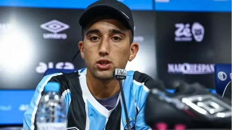 Kike Olivera vem causando nos bastidores do Grêmio. Foto: Lucas Uebel/Grêmio