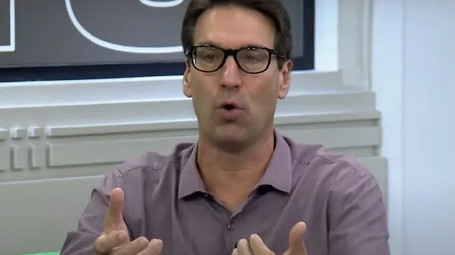 Arnaldo Ribeiro detalhou a complicada situação ao qual Julio Casares mergulhou após escândalo – Foto Reprodução