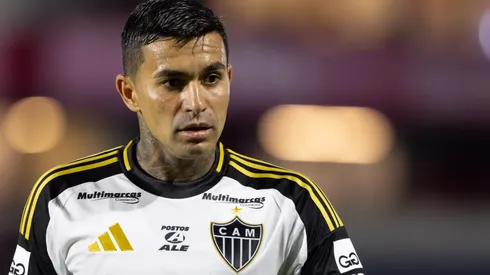 SP - BRAGANCA PAULISTA - 16/11/2025 - BRASILEIRO A 2025, BRAGANTINO X ATLETICO-MG - DUDU jogador do Atletico-MG lamenta durante partida contra o Bragantino no estadio Cicero De Souza Marques pelo campeonato Brasileiro A 2025. Foto: Joisel Amaral/AGIF