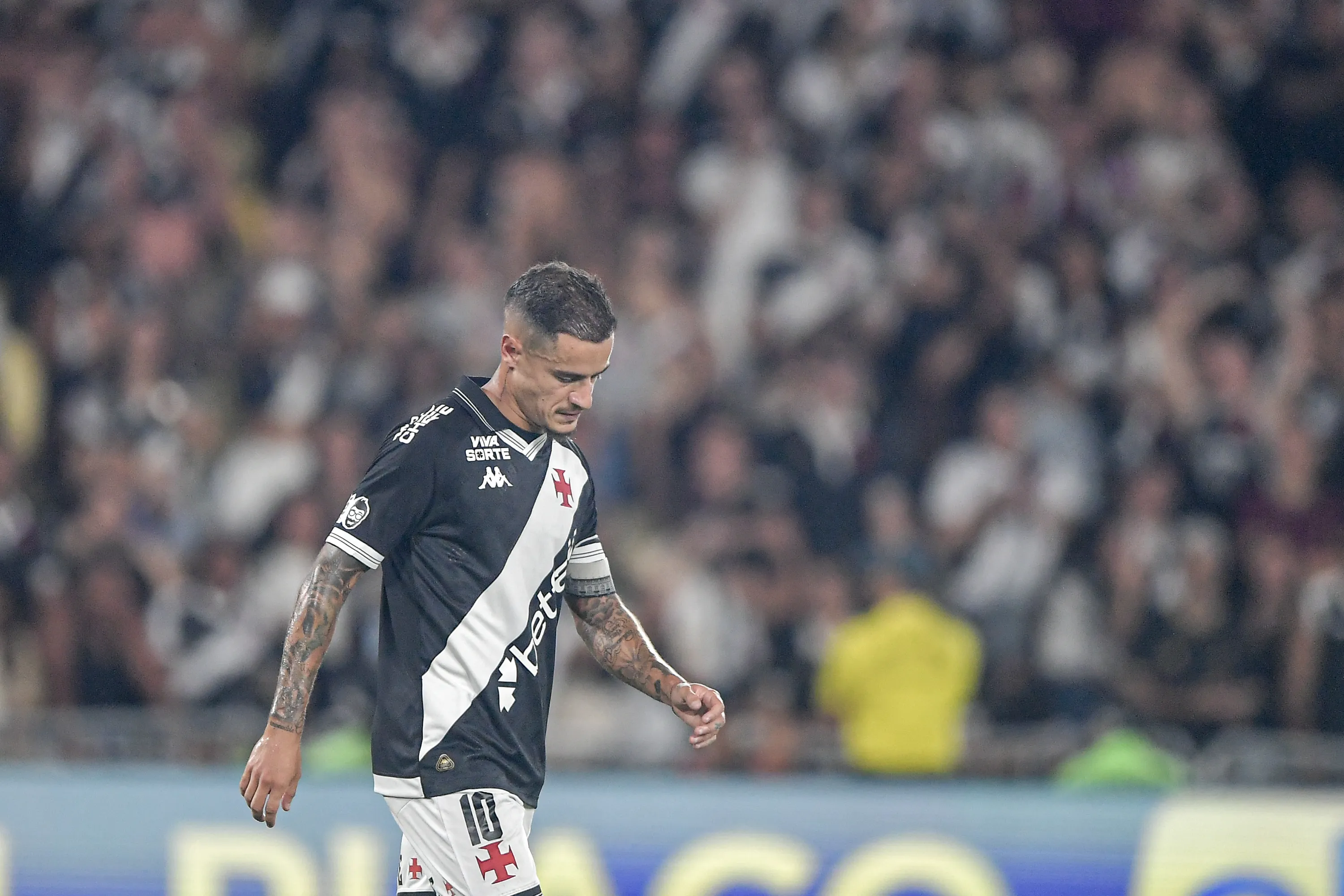 Coutinho jogador do Vasco durante partida contra o Fluminense. Foto: Thiago Ribeiro/AGIF
