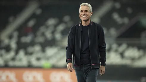 RJ - RIO DE JANEIRO - 27/06/2023 - LUIS CASTRO, TECNICO DO BOTAFOGO - Luis Castro, tecnico do Botafogo, no Engenhao, na temporadas de 2022 e 2023. Durante Foto: Jorge Rodrigues/AGIF