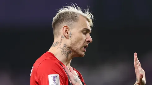 Roger Guedes, atacante do Al-Rayyan em partida pelo campeonato dos emirados árabes (Foto: Francois Nel/Getty Images)