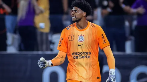 Hugo Souza durante Corinthians x Cruzeiro em Itaquera - Foto: Marcello Zambrana/AGIF