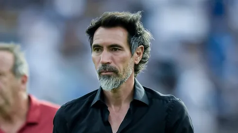 Eduardo Domínguez, técnico do Estudiantes em partida pelo campeonato argentino (Foto: Marcelo Endelli/Getty Images)