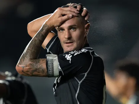 Vegetti é o único pendurado do Vasco contra o Corinthians