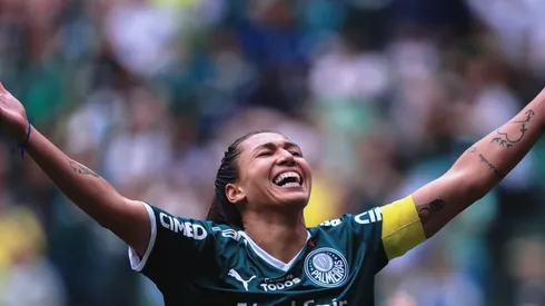 Bia Zaneratto com a camisa do Palmeiras. Foto: Ettore Chiereguini/AGIF