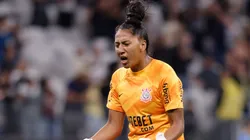 Kemelli se despede das Brabas. Foto: Anderson Romão/AGIF