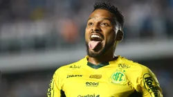 Reinaldo jogador do Mirassol comemora seu gol durante partida contra o Santos. Foto: Mauricio De Souza/AGIF