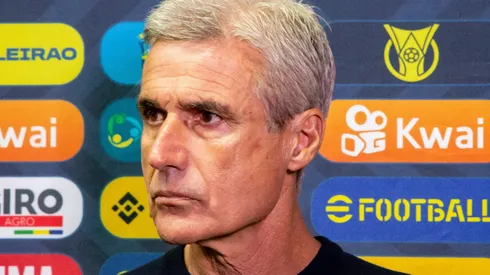 Luís Castro deve receber reforços no Grêmio.