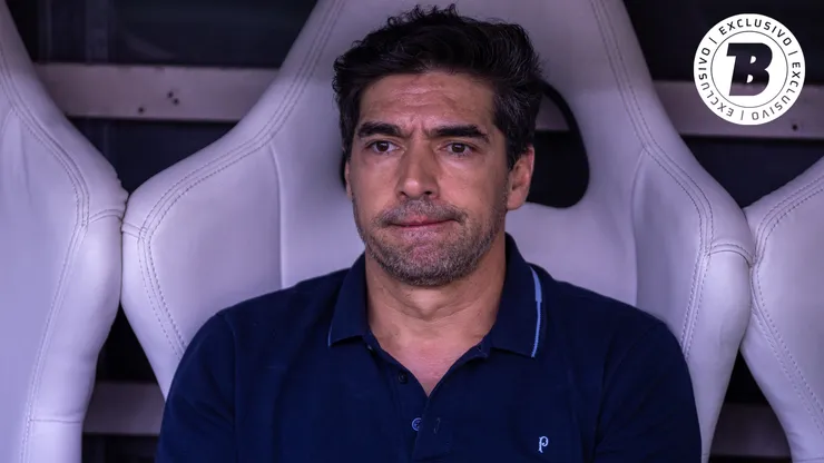 Abel Ferreira técnico do Palmeiras durante partida sentado no banco de reservas