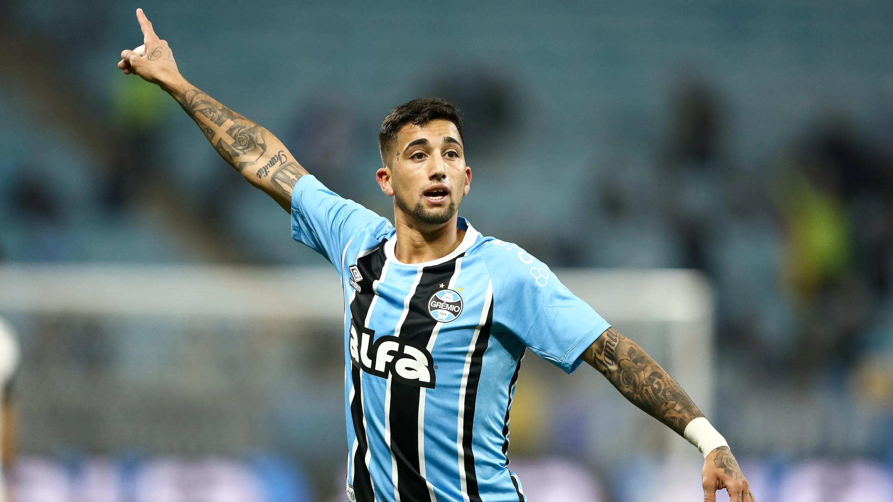 Cristian Olivera não engrenou desde que chegou ao Grêmio - (Photo by Pedro H. Tesch/Getty Images).