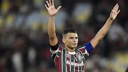 RJ - RIO DE JANEIRO - 19/11/2025 - BRASILEIRO A 2025, FLUMINENSE X FLAMENGO - Thiago Silva jogador do Fluminense comemora a vitoria apos a partida contra o Flamengo no estadio Maracana pelo campeonato Brasileiro A 2025. Foto: Alexandre Loureiro/AGIF
