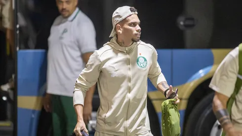 Paulinho jogador do Palmeiras durante chegada da equipe para partida contra o Ceará no estádio Arena Castelão pelo campeonato Copa Do Brasil 2025. Foto: Baggio Rodrigues/AGIF