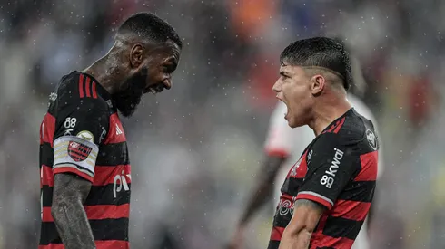 - Gerson comemorando com Luiz Araúo