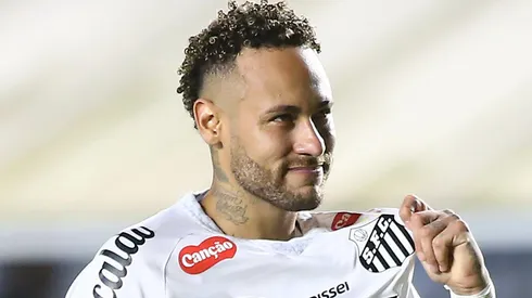 Neymar ainda não renovou seu contrato com o Santos