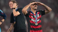 RJ - RIO DE JANEIRO - 03/12/2025 - BRASILEIRO A 2025, FLAMENGO X CEARA - Danilo jogador do Flamengo durante cerimonia de premiacao ao final da partida contra o Ceara no estadio Maracana pela decisao do campeonato Brasileiro A 2025. Foto: Jorge Rodrigues/AGIF