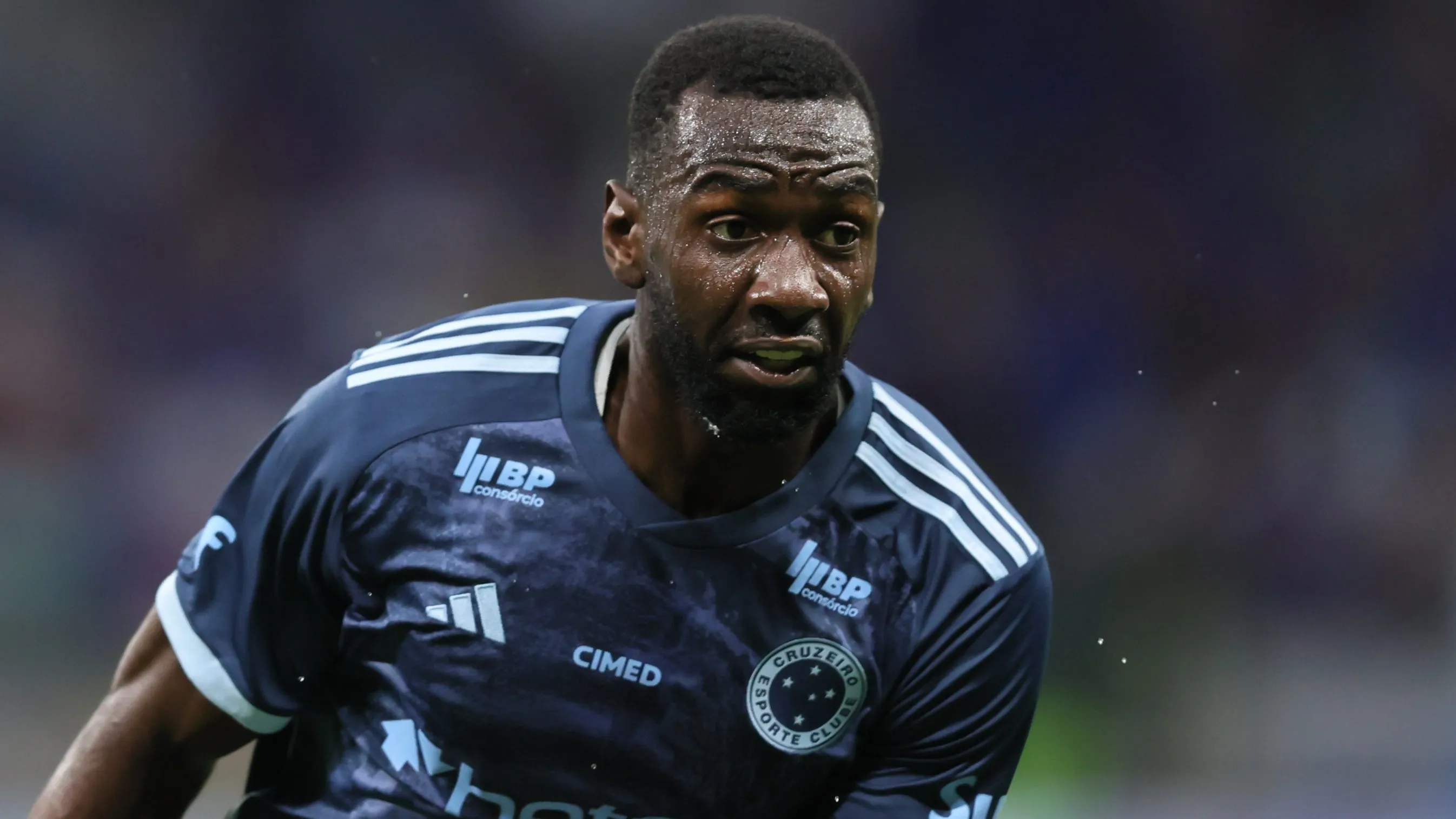 Bolasie em campo pelo Cruzeiro. Foto: Gilson Lobo/AGIF