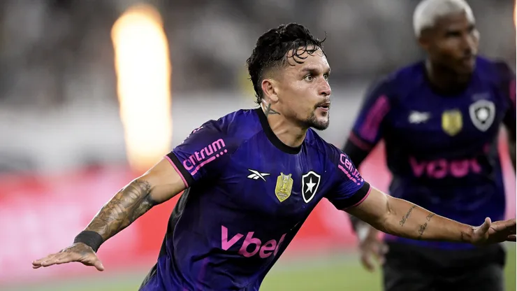 Arthur comemora seu gol pelo Botafogo - Foto: Alexandre Loureiro/AGIF