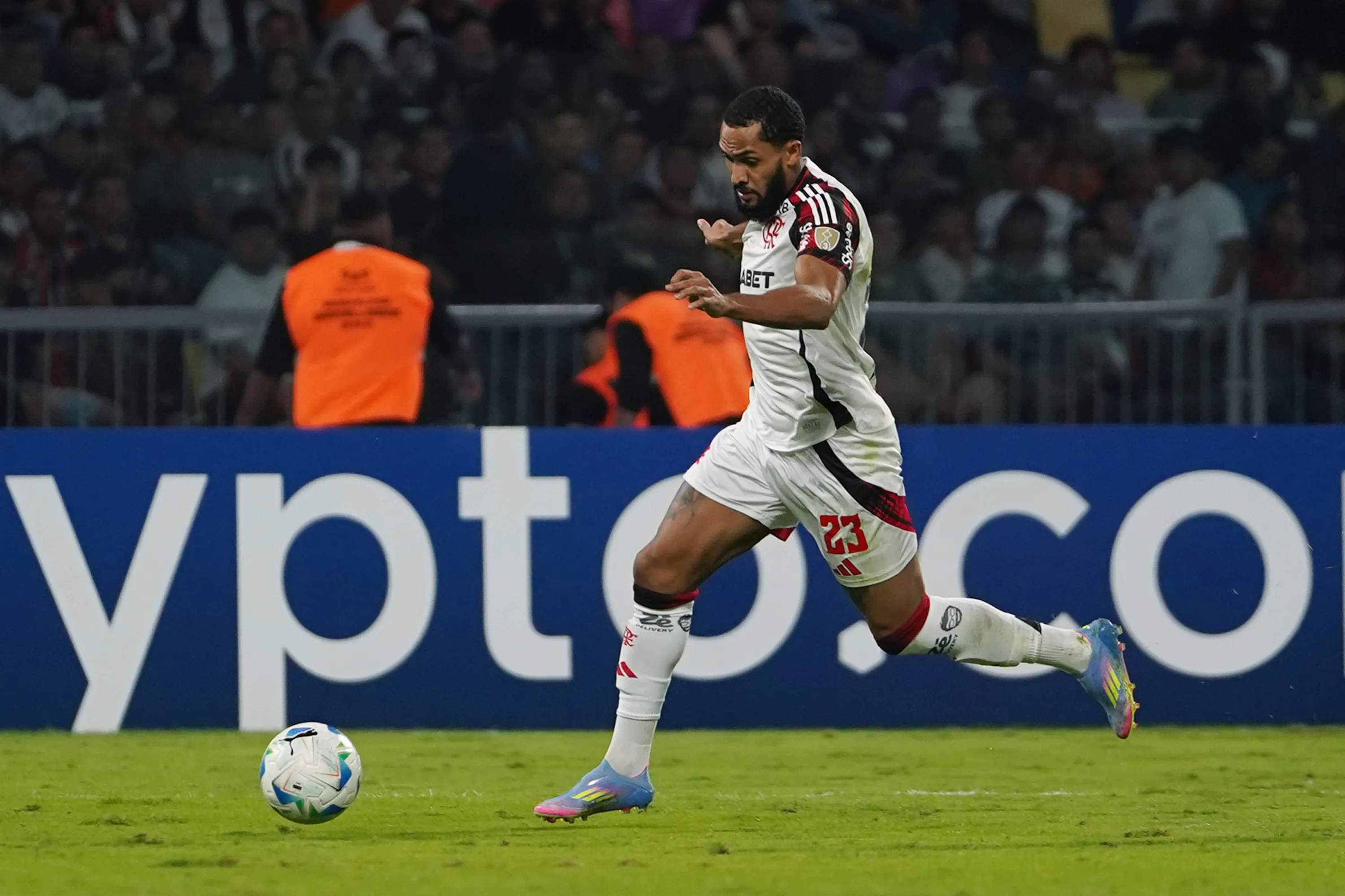 Juninho não agradou Filipe Luís. Photo by Joaquín Camiletti/Getty Images