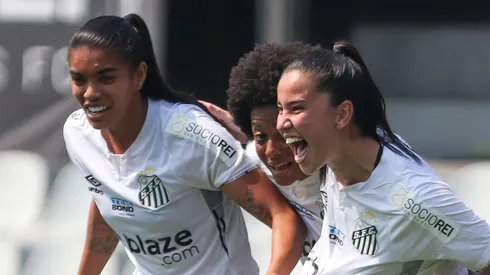 Jogadoras santistas. Foto: Reinaldo Campos/AGIF