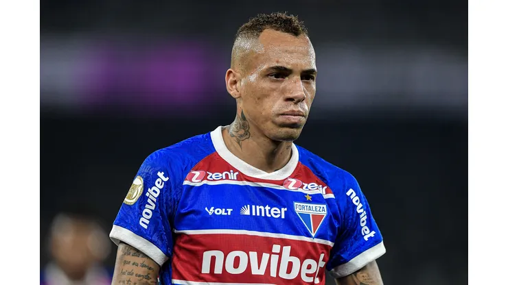 RJ - RIO DE JANEIRO - 31/08/2024 - BRASILEIRO A 2024, BOTAFOGO X FORTALEZA - Breno Lopes jogador do Fortaleza durante partida contra o Botafogo no estadio Engenhao pelo campeonato Brasileiro A 2024. Foto: Thiago Ribeiro/AGIF