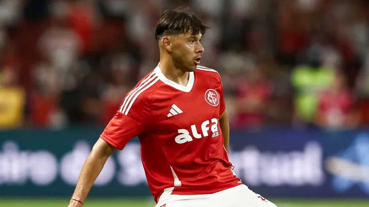 Óscar Romero, meia-atacante do Inter em partida pelo campeonato brasileiro (Foto: Pedro H. Tesch/Getty Images)