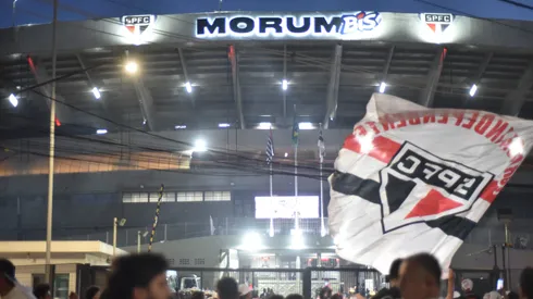 Torcida do São Paulo em frente ao Morumbi - Foto: Jota Erre/AGIF