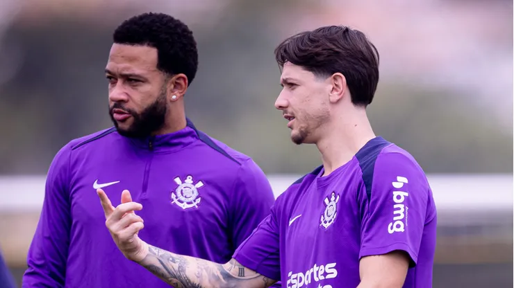 Memphis Depay e Yuri Alberto em treino no Corinthians