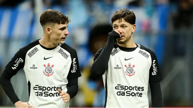 - Bidon ao lado de Garro, no Corinthians Foto: Pedro H. Tesch/Getty Images