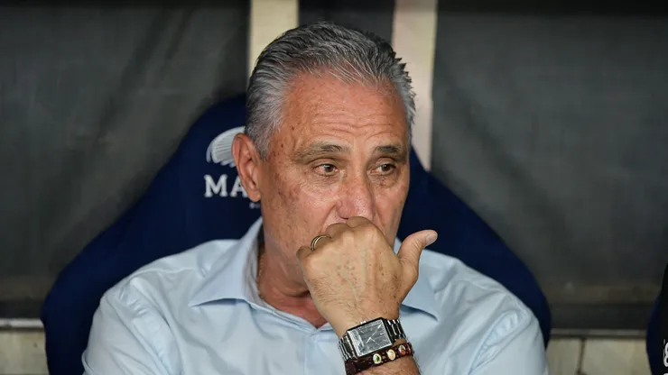 RJ - RIO DE JANEIRO - 29/09/2024 - BRASILEIRO A 2024, FLAMENGO X ATHLETICO-PR - Tite tecnico do Flamengo durante partida contra o Athletico-PR no estadio Maracana pelo campeonato Brasileiro A 2024. Foto: Thiago Ribeiro/AGIF