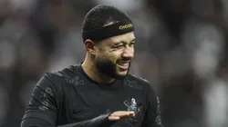 Memphis comemorando gol diante do Vasco no primeiro turno