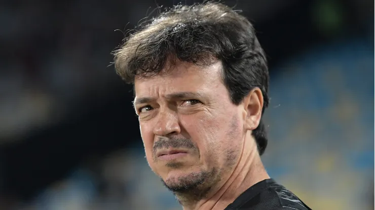 Fernando Diniz sabe da fragilidade defensiva do Vasco.