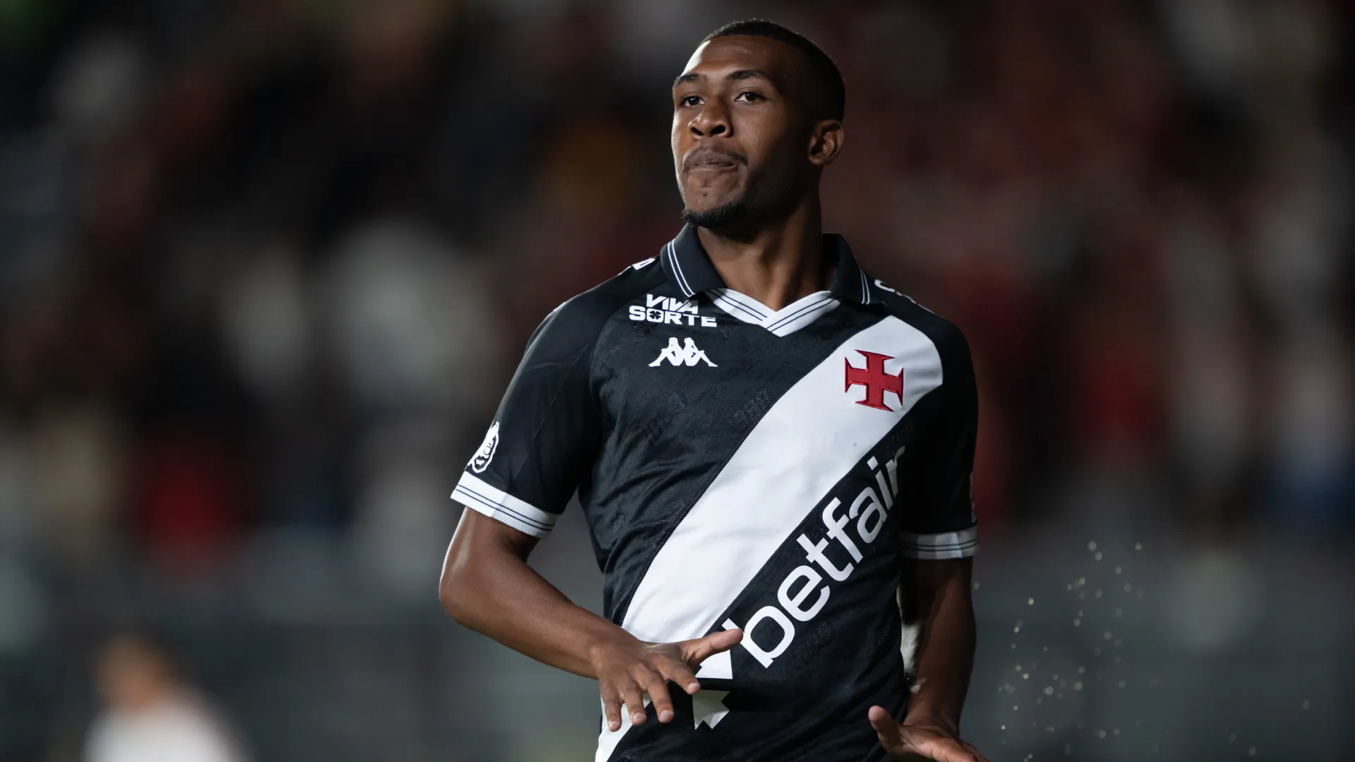 Rayan comemorando pelo Vasco – Foto: Jorge Rodrigues/AGIF