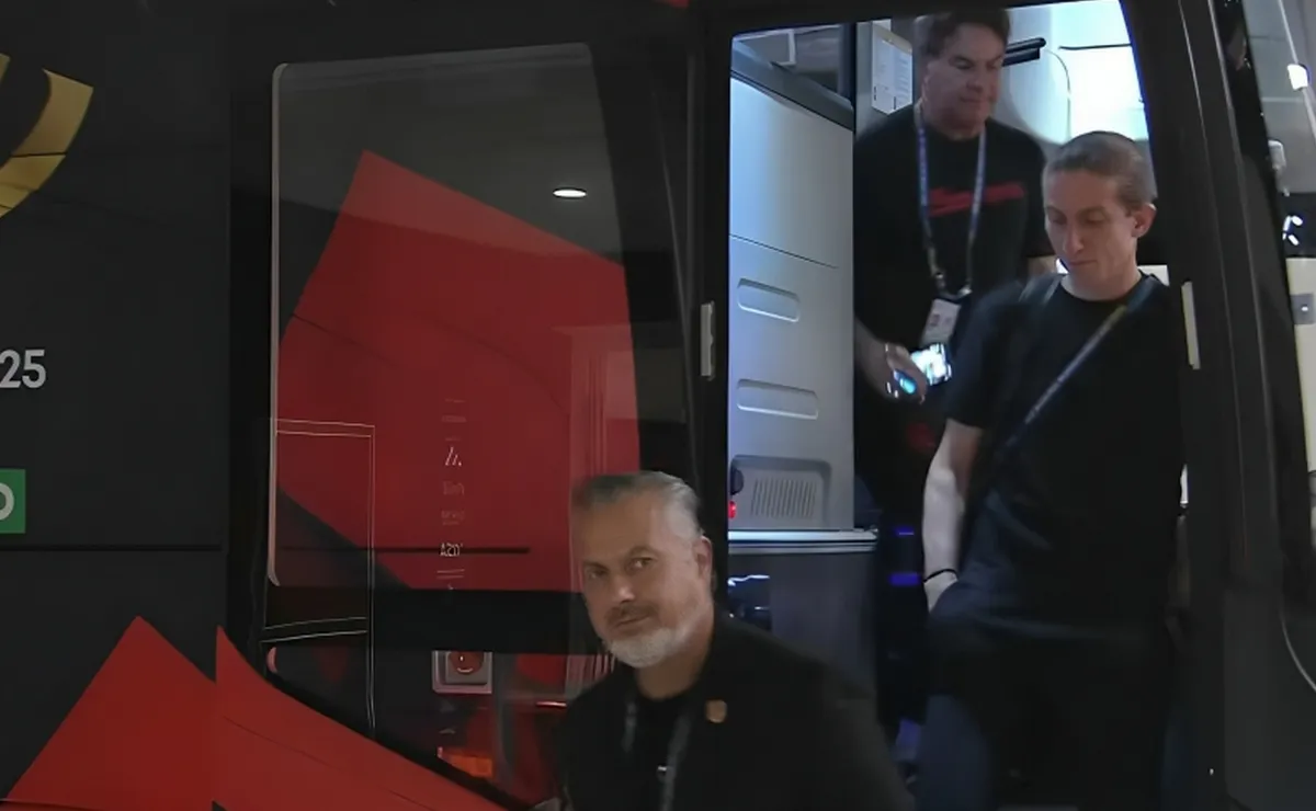 Flamengo chega ao Estádio Ahmad bin Ali para buscar o título mundial contra o PSG na Copa Intercontinental