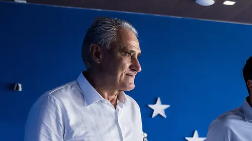 Tite durante sua chegada ao CT do Clube Celeste