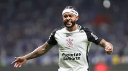 MG - BELO HORIZONTE - 10/12/2025 - COPA DO BRASIL 2025, CRUZEIRO X CORINTHIANS - Memphis Depay jogador do Corinthians comemora seu gol durante partida contra o Cruzeiro no estadio Mineirao pelo campeonato Copa Do Brasil 2025. Foto: Gilson Lobo/AGIF