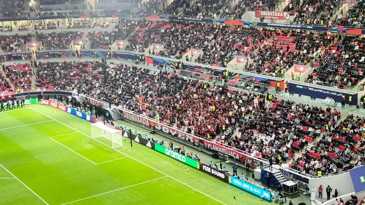 Torcida do Flamengo presente no Ahmad Bin Ali. Foto: Bruno Marinho - Better Collective/Bolavip Brasil